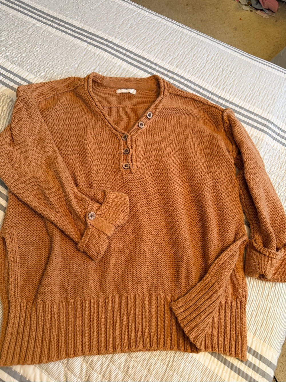 By Together women’s small  Sweater in Rust